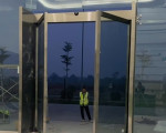 Cửa bản lề sàn tự động