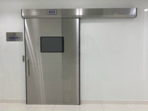 Sai lầm khi lắp cửa phòng khám